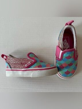 Vans Kids Slip-On Sneakers in Mermaid Tail and Sparkle Sides Size 5